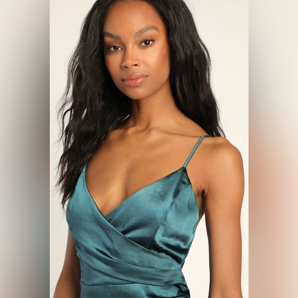 🆕(NWT) LULUs Hot Night Out Teal Green Satin Surplice Faux-Wrap Dress. SMALL - Picture 4 of 5